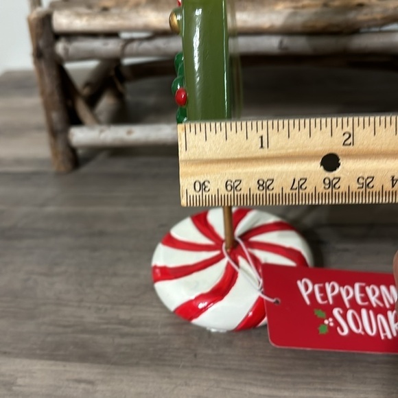 NWT PEPPERMINT SQUARE ACRYLIC CHRISTMAS TREE WITH PEPPERMINTS - Picture 8 of 9
